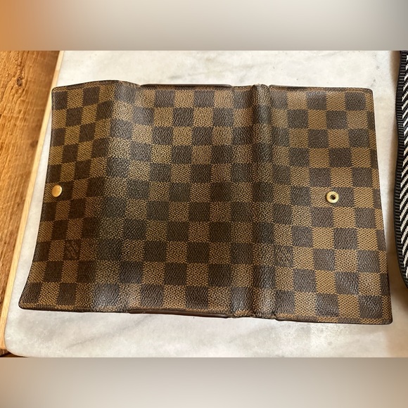 Louis Vuitton Damier Ebene Wallet (With Crossbody Attachments) - Picture 6 of 15